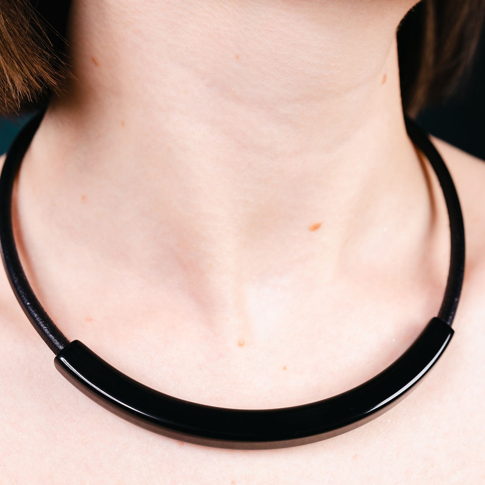 Thumbnail: Circle necklace in Black N2