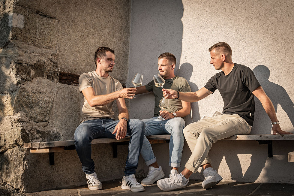 Michael, Klaus und Tobias Kainzwaldner with a glas white wine