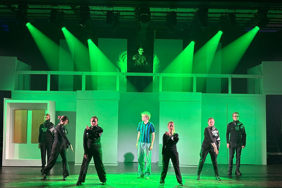 Jeremy in the musical BE MORE CHILL loses control as he takes the supercomputer pill "SQUIP". © Louise Eriksen