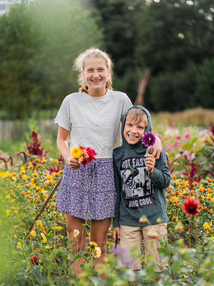 Moestuin kindjes met bloemen