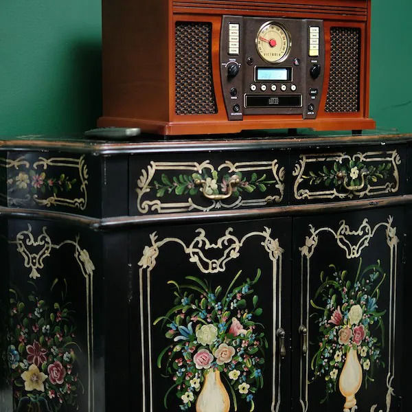 Experience Timeless Elegance at The Inn on Ferry Street