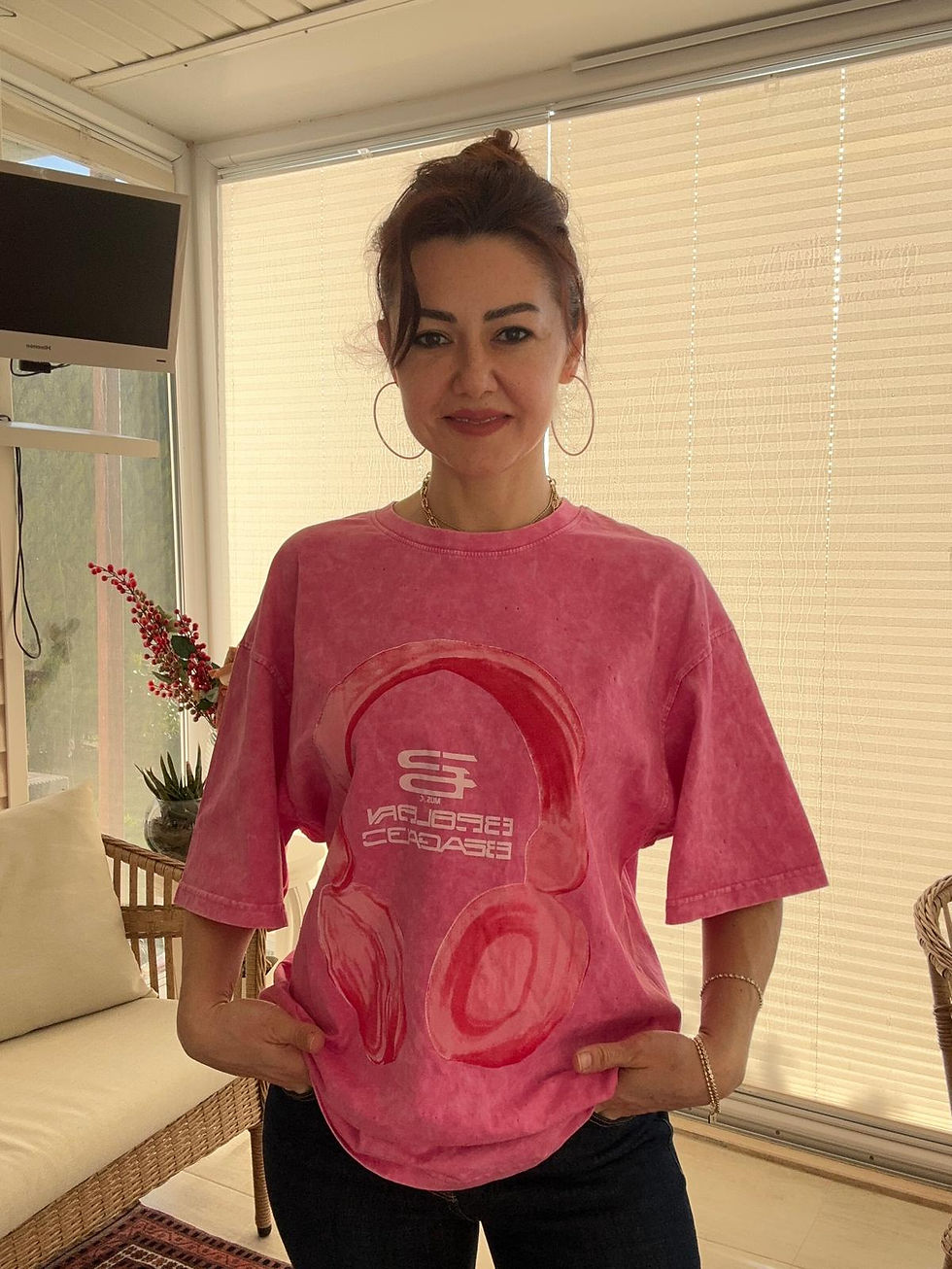 Küçük resim: Standart Pembe Baskılı Tarz Tshirt 
