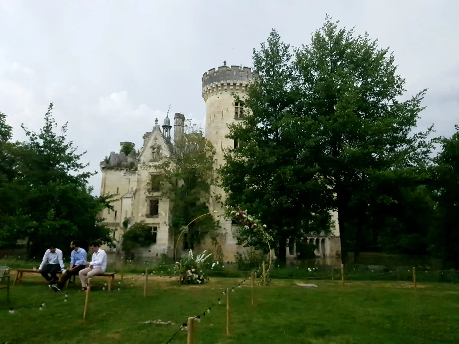 vue du Château de la Mothe Chandeniers, réception de mariage
