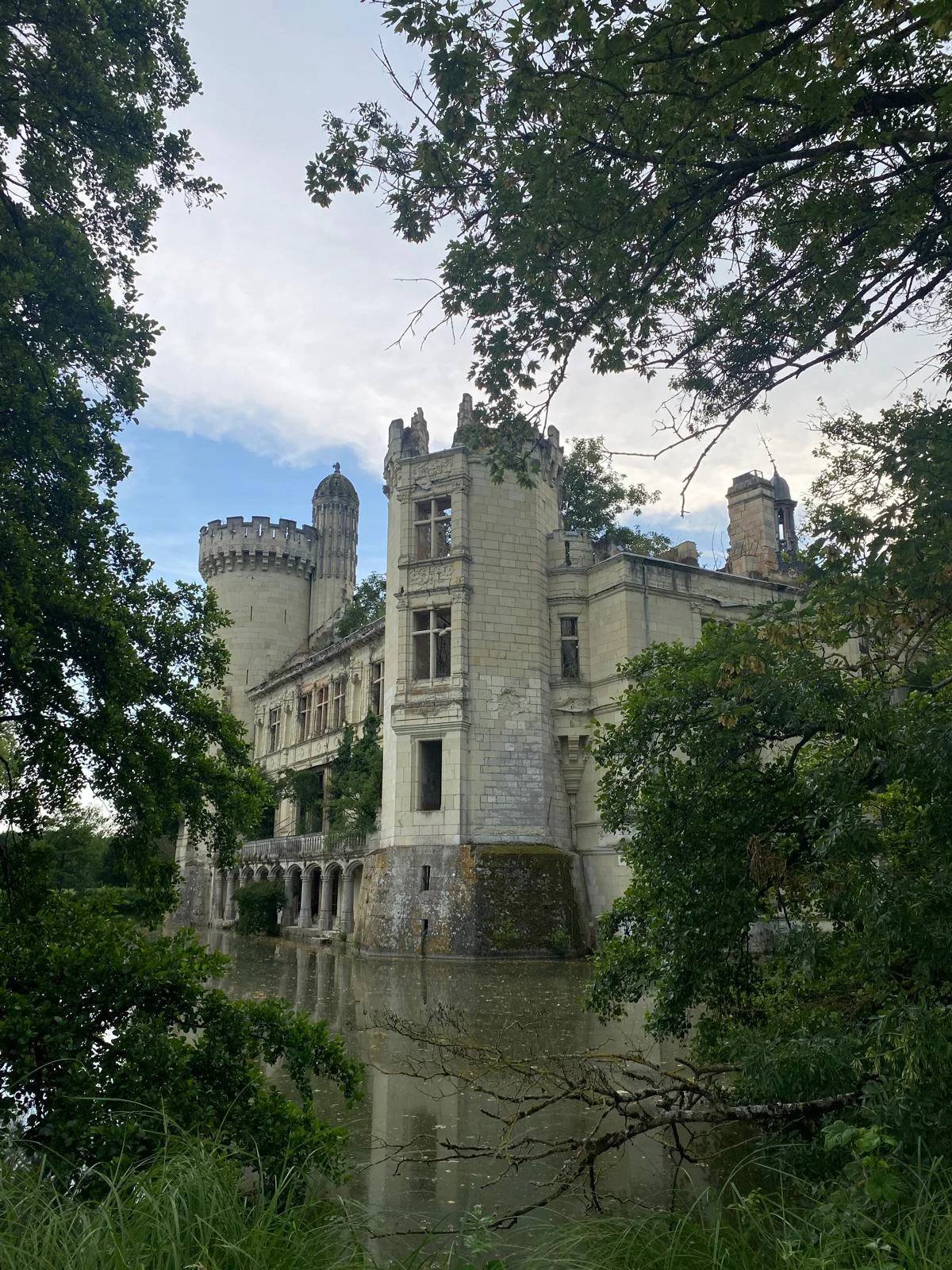 vue du Château de la Mothe Chandeniers, réception de mariage