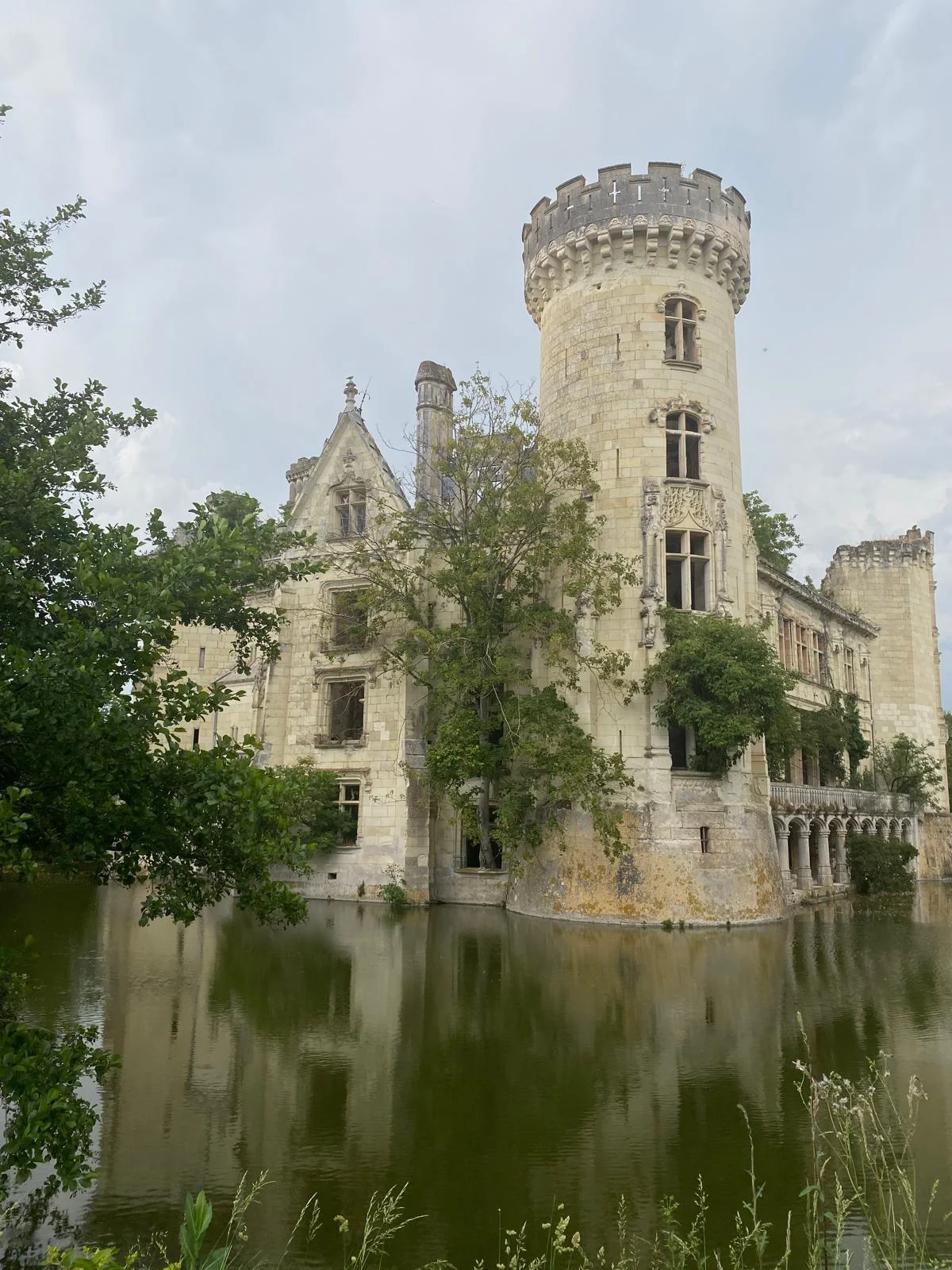 vue du Château de la Mothe Chandeniers, réception de mariage