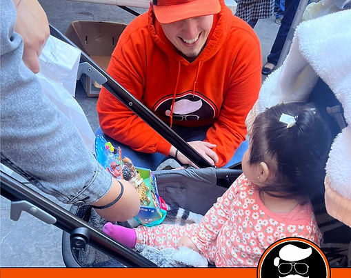 Distribución Gratuita de Alimentos en Plaza Sinaloa