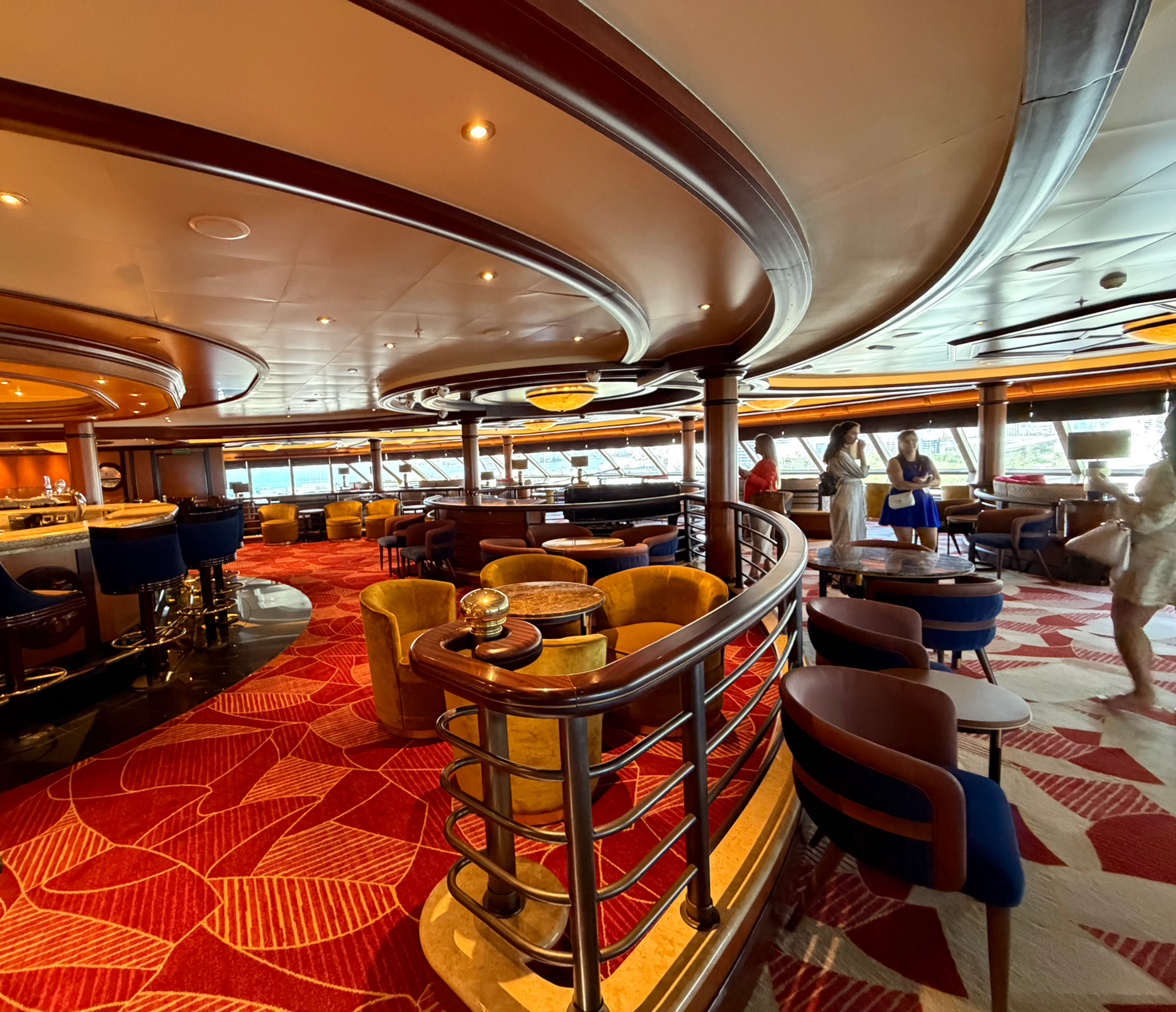 Commodore Club lounge on Queen Elizabeth, Cunard
