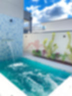 piscina com cascata e hidro