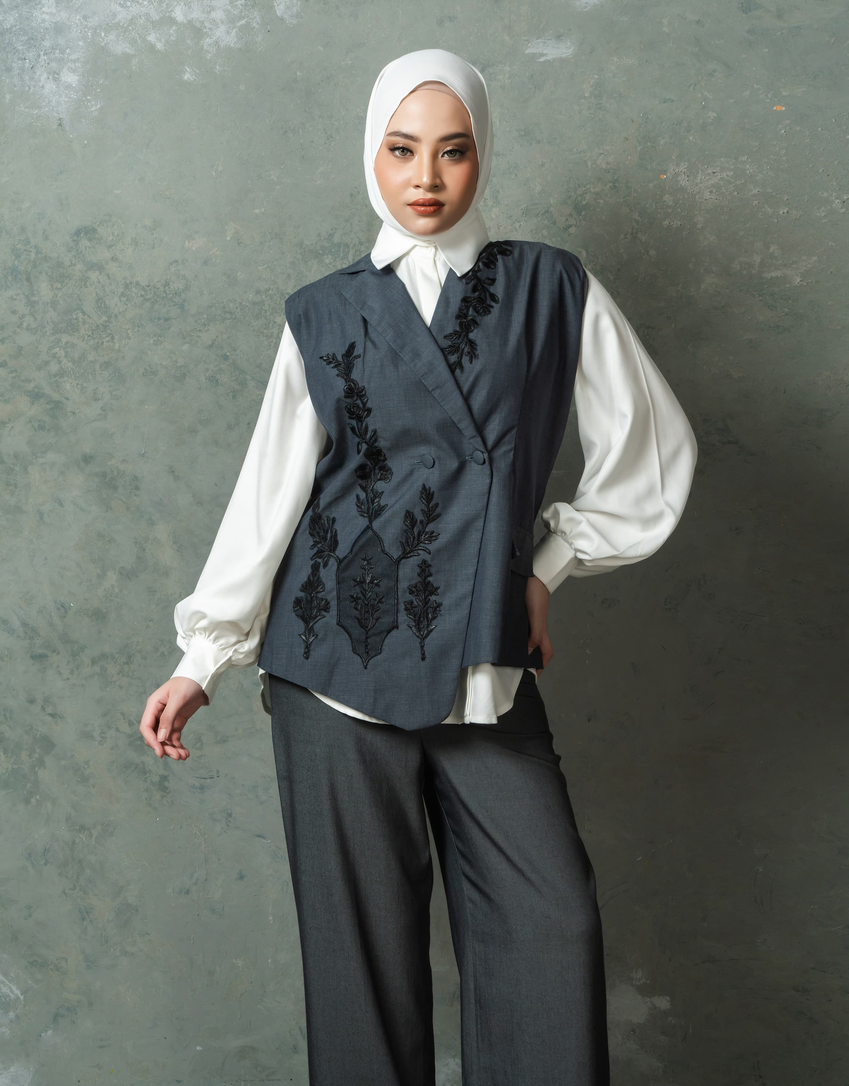 Namira Vest Grey