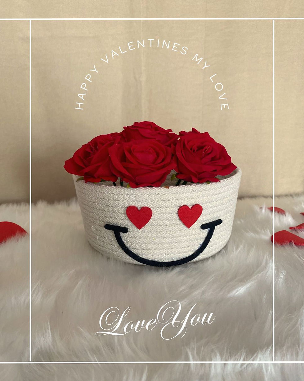 Küçük resim: Krem Kalp Gözlü Hediye Sepeti | Hediye Kutusu | Sevgililer Günü Sepeti