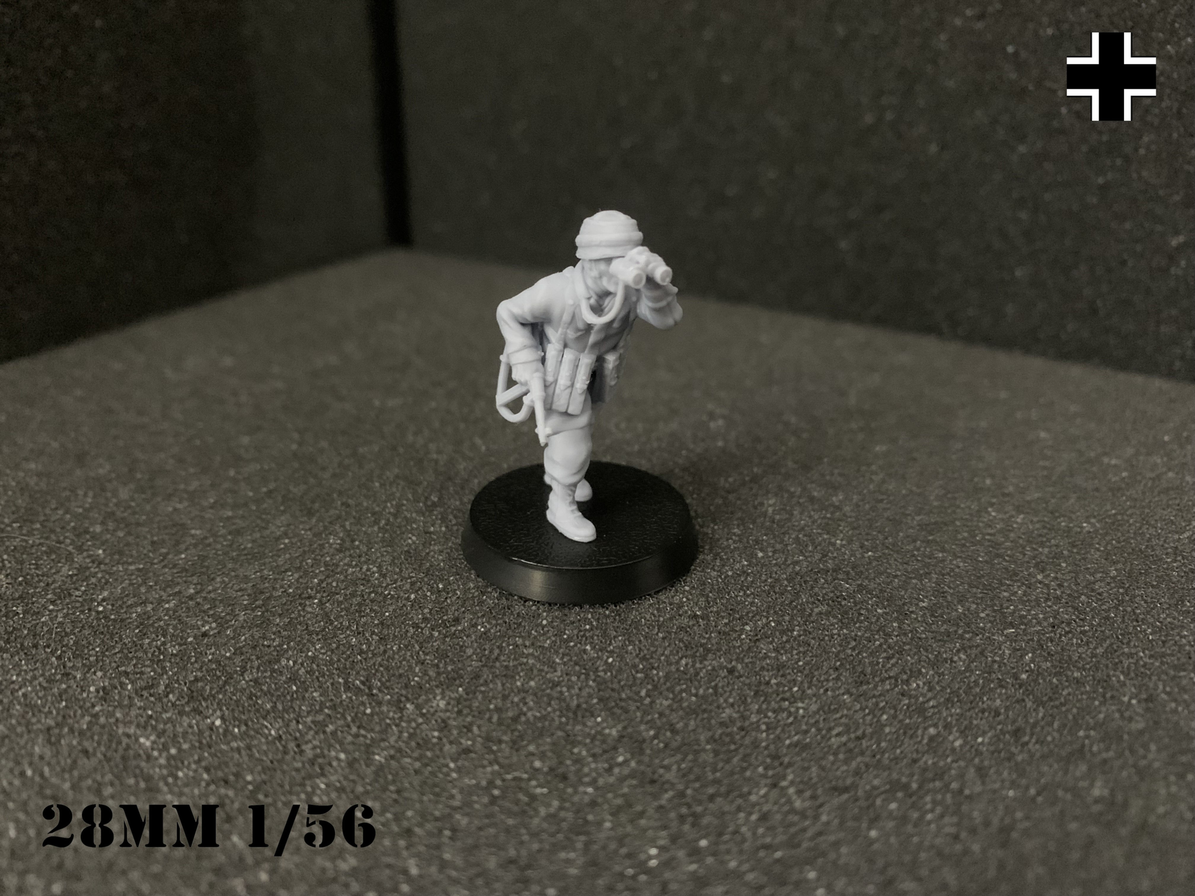 German Fallschirmjäger NCO MP40 Binoculars