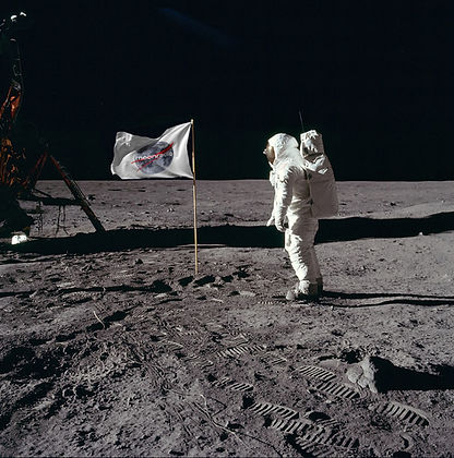 MOONRADIOOPMAAN.jpeg