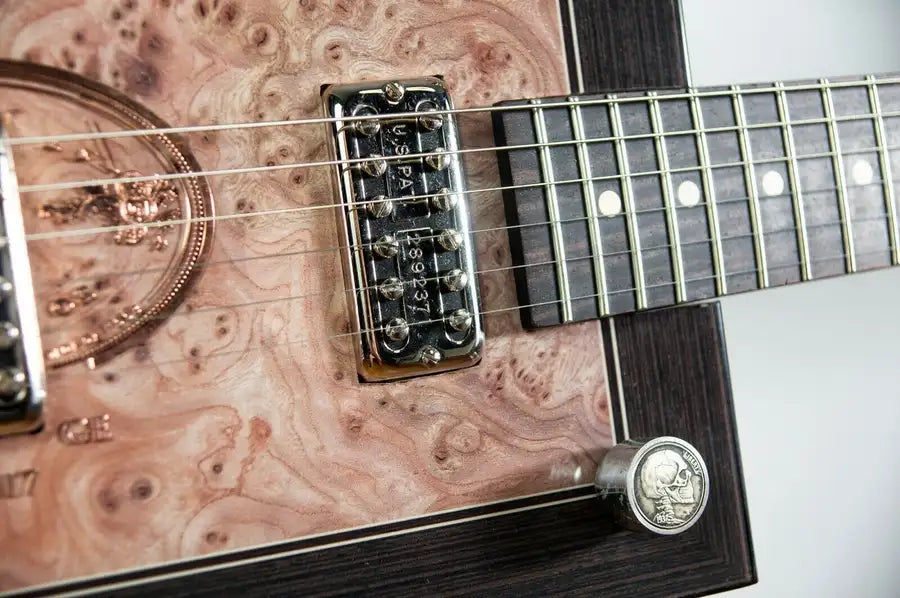 Thumbnail: Guitare cigar box guitare avec Gretsch Filtertron pickups- afficher le titre d'o