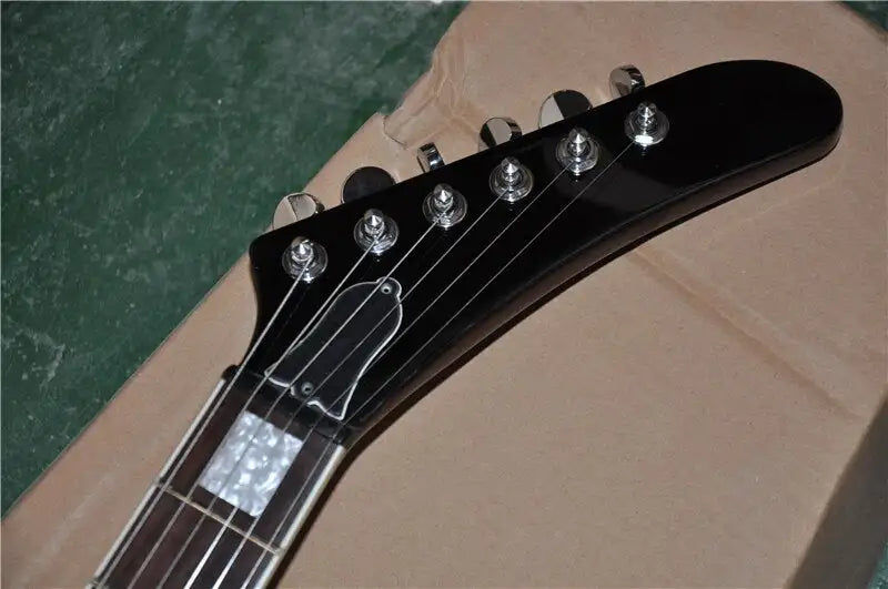 Miniaturebillede: De stock, style classique, guitare 6 cordes personnalisée, placage d'érable flam