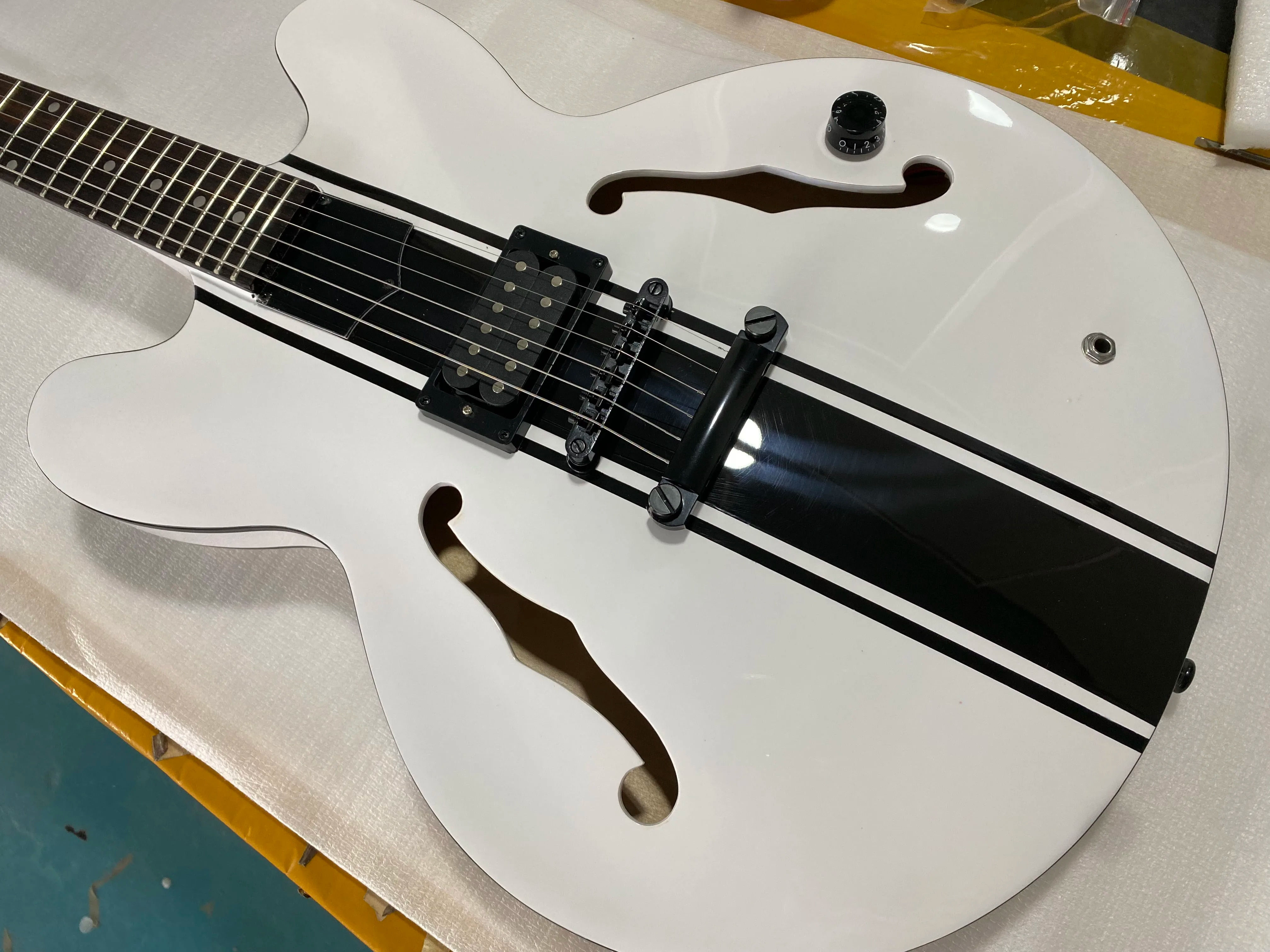 Chinese Electric Guitar, Hollow Body, White and Black Color, Jazz