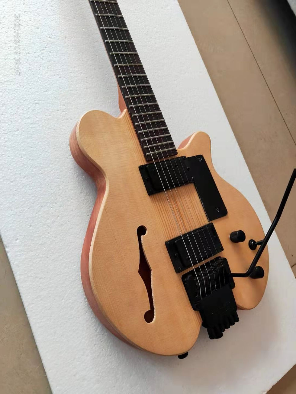 Miniaturebillede: 2023 New 6-string headless electric guitar
