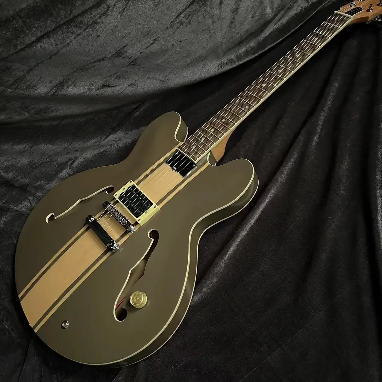 ES 335 Electric Guitar, Semi Hollow Body, Rosewood Fingerboard