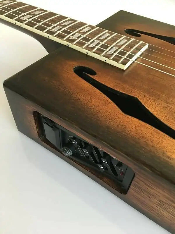 Μικρογραφία: 5-string handmade Cigar Box Guitar CBG with piezo pickup and pre-amp