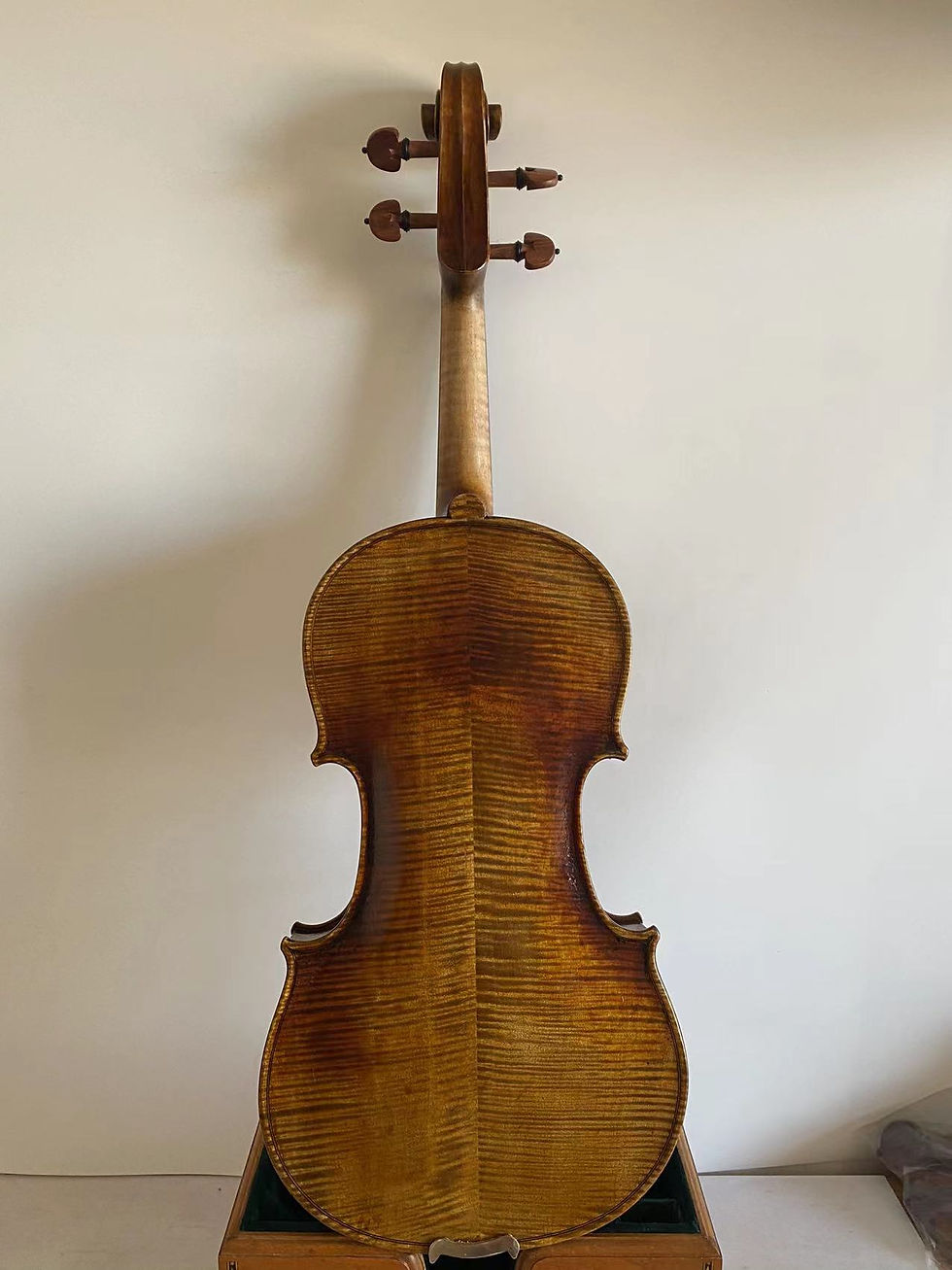 Pikkukuva: Master 4/4 European wood violin Stradi model Flamed maple back spruce top