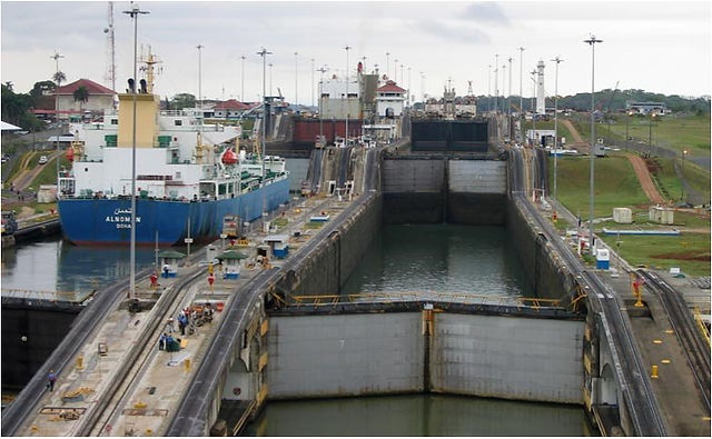 Entering the first “up” lock at Colon