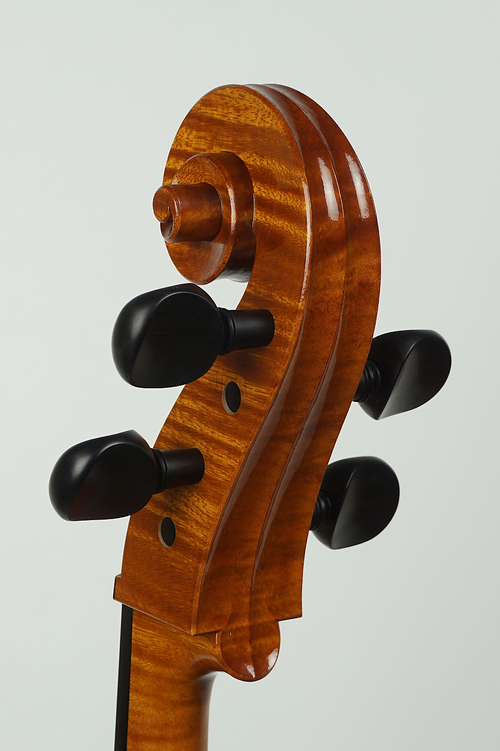 10 Vik Vandamme cello 26.2 Scroll back side