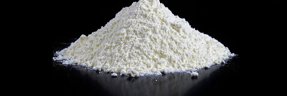 リン酸カルシウム塩であるリン酸三カルシウム(Tricalcium Phosphate)は、優れた生物学的利用能、安定性、適合性から、食品、医薬品、飼料、歯科医療業界で広く使用されています。