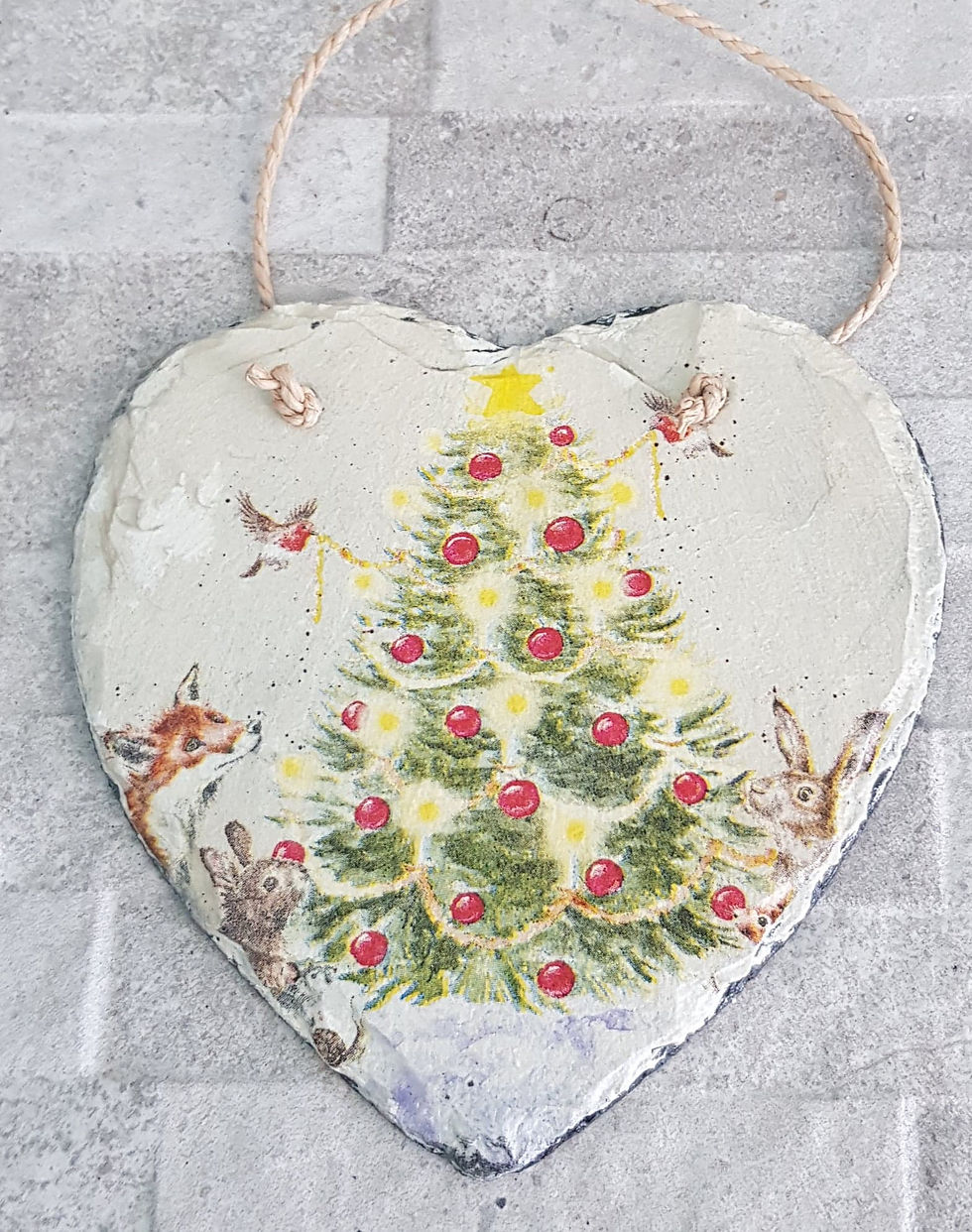 Thumbnail: Heart-shaped Christmas slate decoration: animals decorating tree