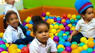 swimming-pool-ball-entertainment-event-usa
