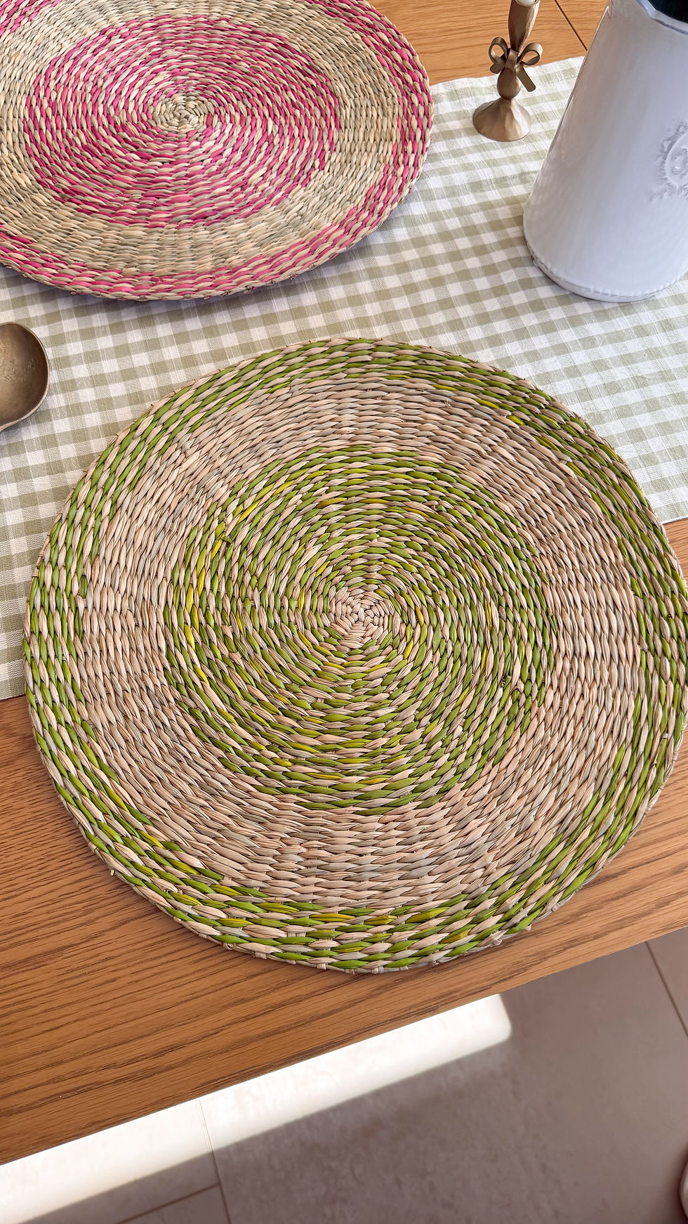 Thumbnail: Round seagrass placemats 