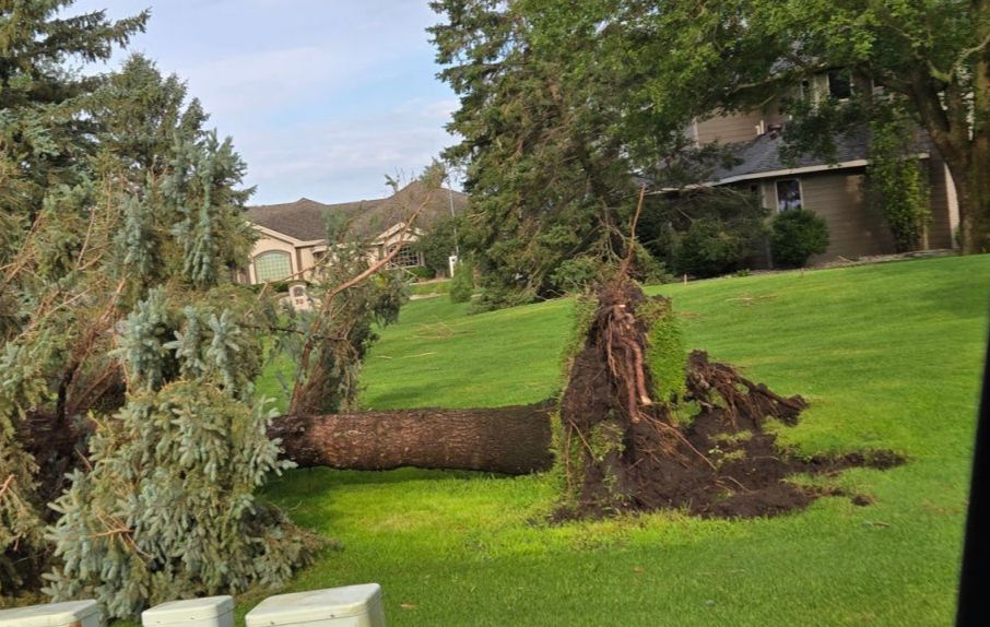 Photo Credit: National Weather Service - Watertown, SD (Near Lake Kampeska)