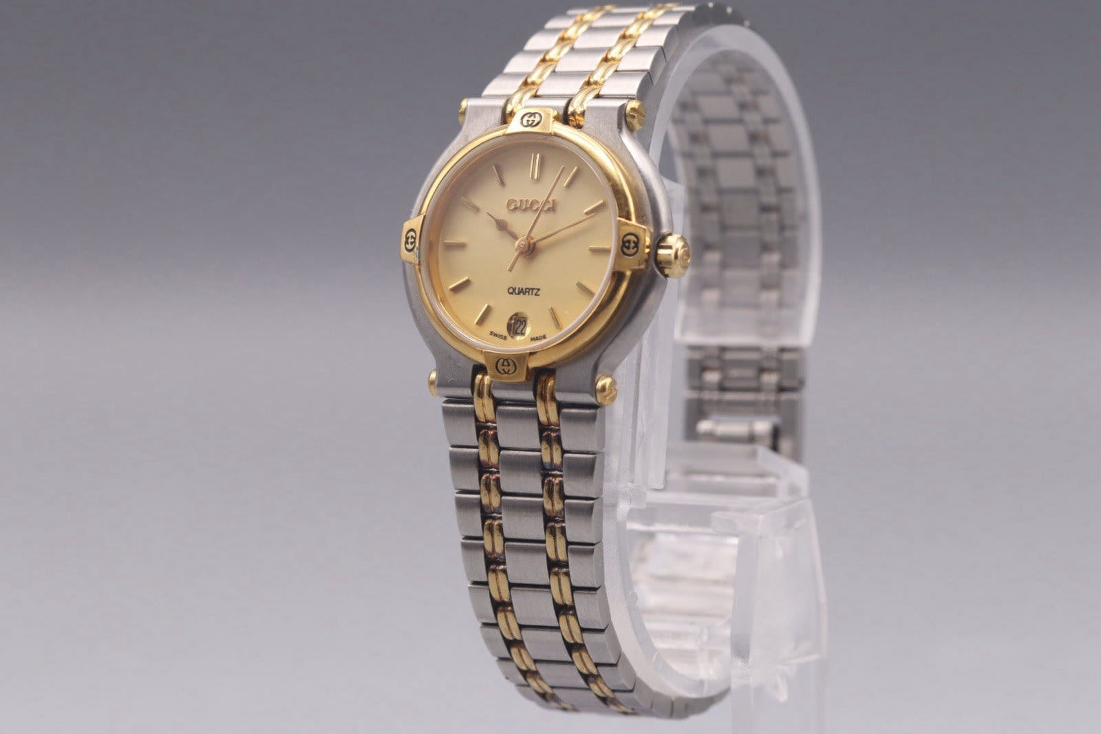 Gucci 9000L Women s Quartz Watch Gold Silver Stainless Steel