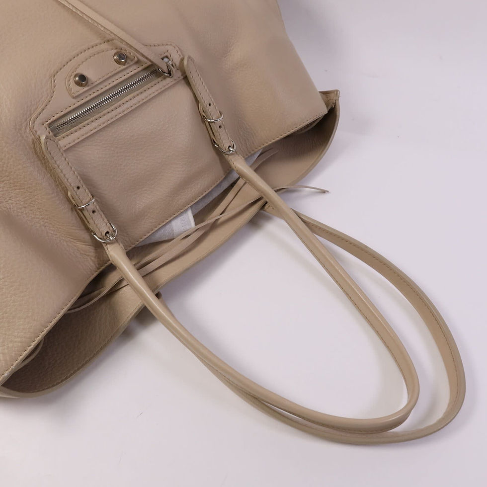 תמונה ממוזערת: Balenciaga Calfskin Papier A4 Zip Around Shoulder Bag Beige