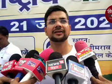 पूर्णिया में योग दिवस की धूम: खुद योग गुरु बने डीएम अंशुल कुमार; अंबेडकर छात्रावास में माइक संभाल खुद कराया योगासन, सिविल कोर्ट में भी हुआ आयोजन