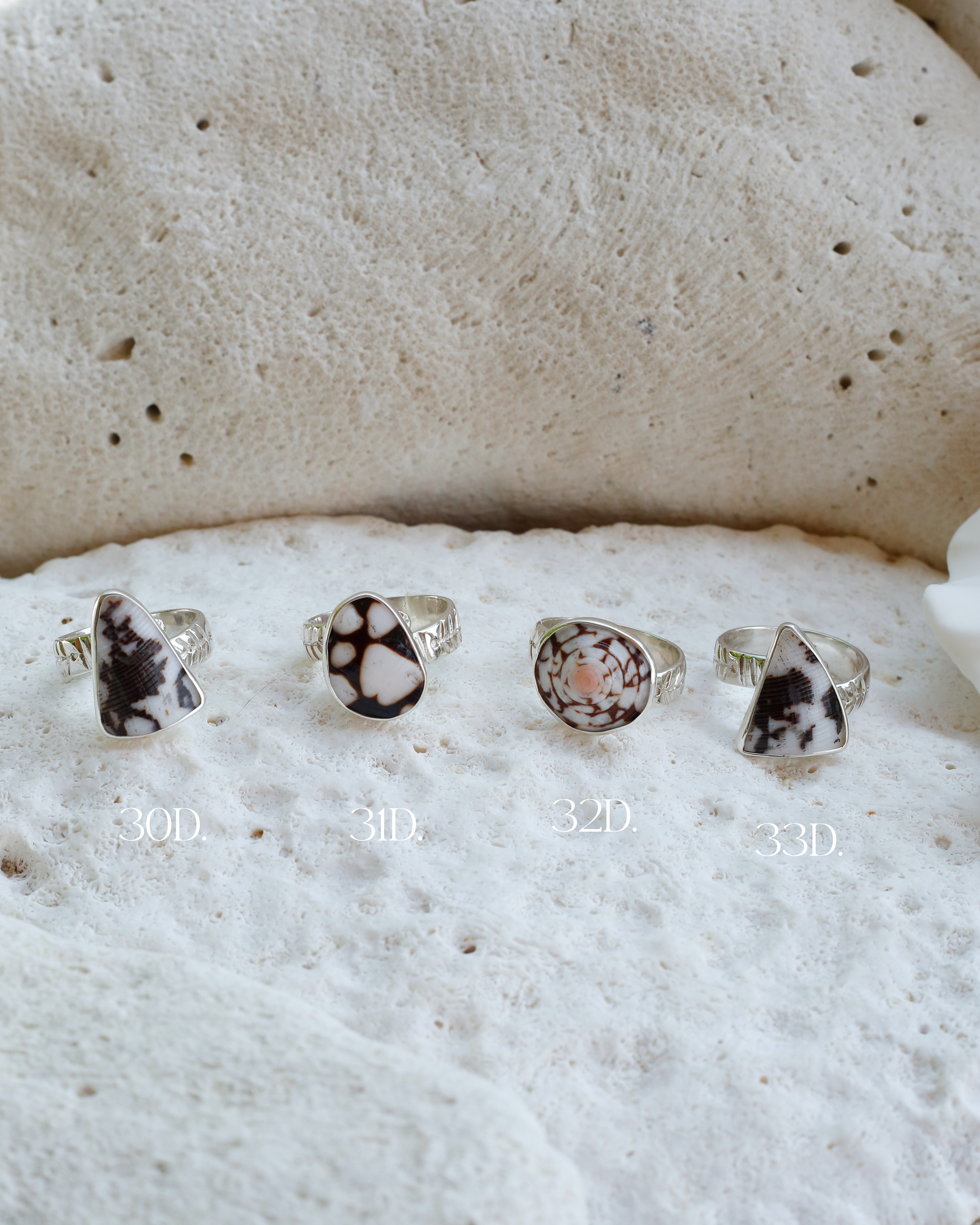 Adjustable silver shell ring - 32D