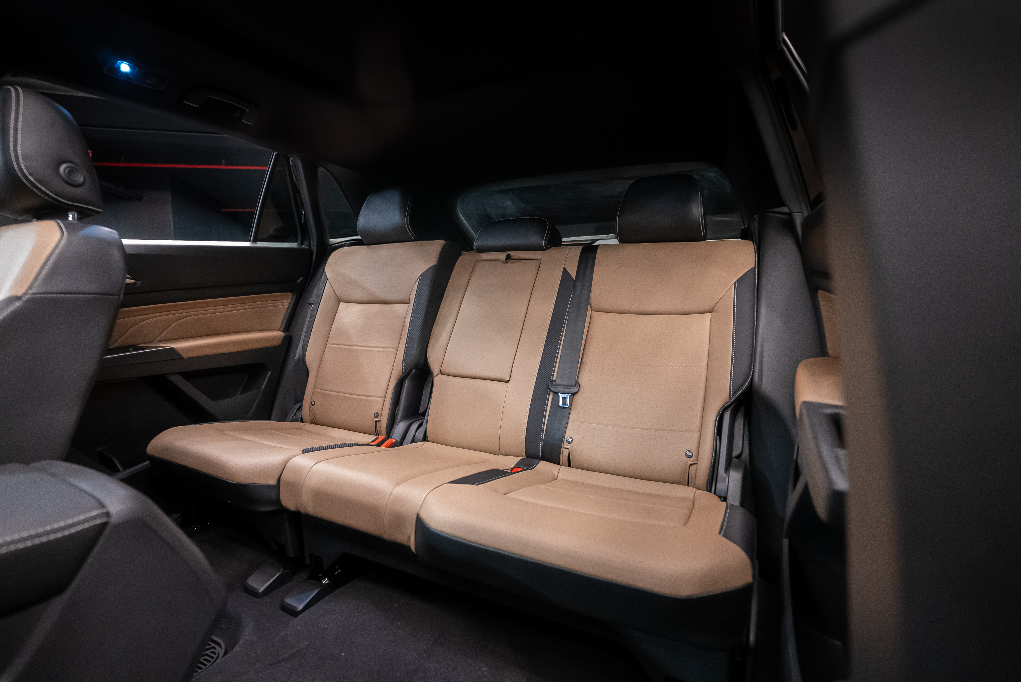 2021 Volkswagen Atlas Cross Sport, view 2