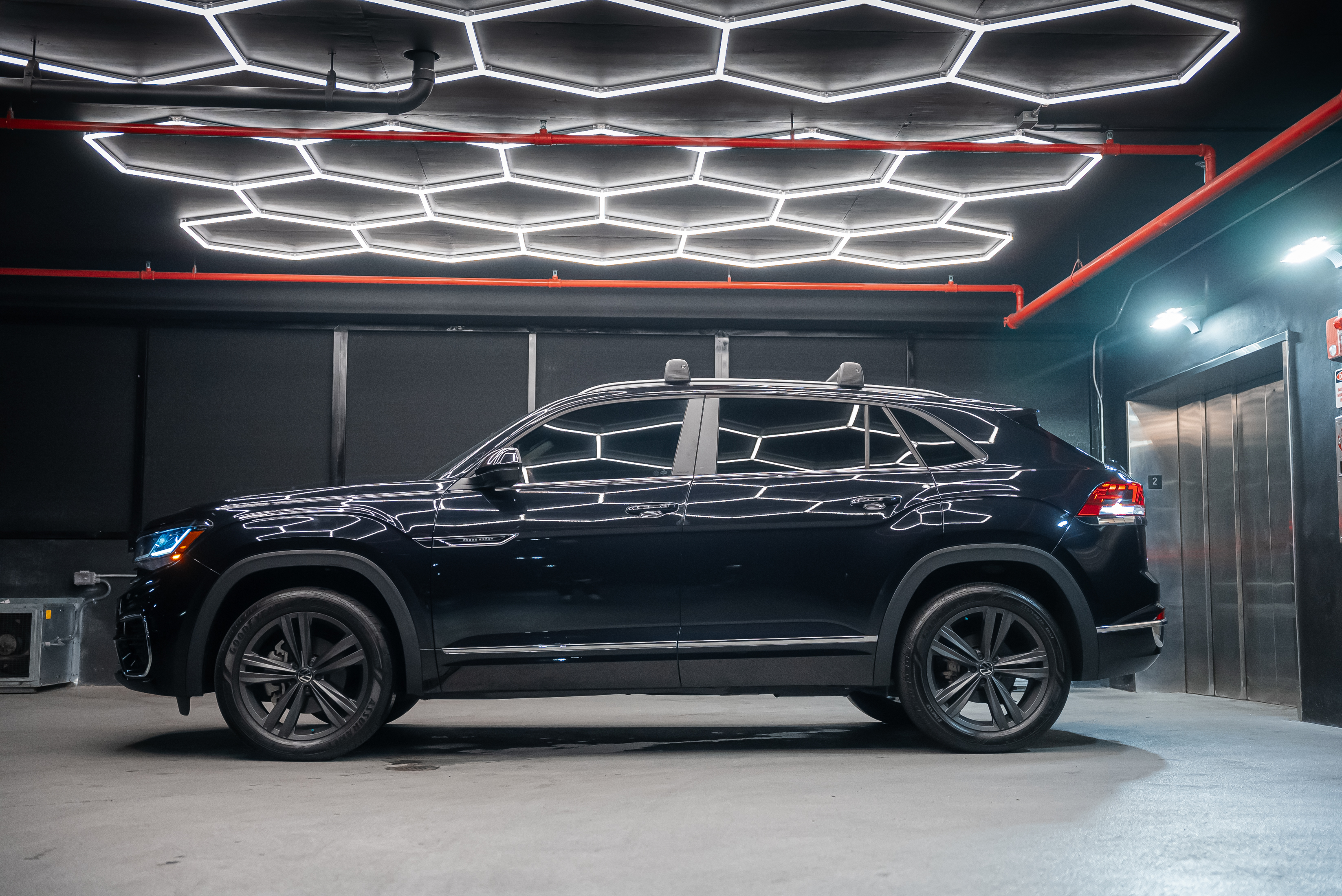 2021 Volkswagen Atlas Cross Sport, view 3