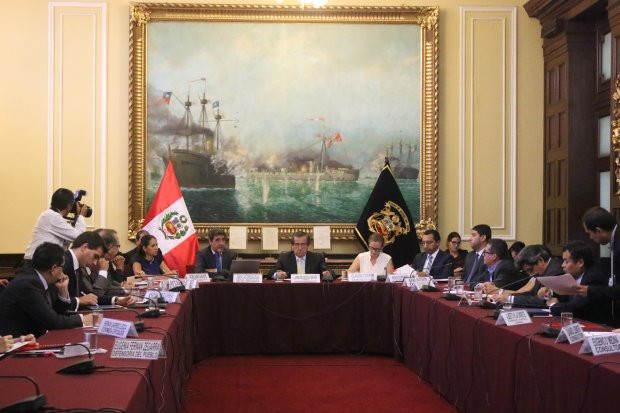 Debate Control de fusiones