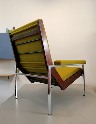 Rob Parry fauteuil met gestoffeerde armen, gestoffeerd met de Tonica van Kvadrat 
