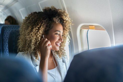 femme-voyage-avion.jpeg