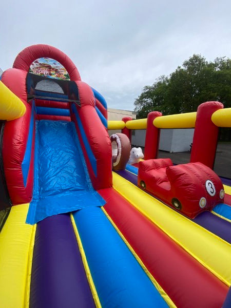 Miniature : château gonflable Toboggan Fête foraine animation enfants anniversaire jeu gonflable extérieur