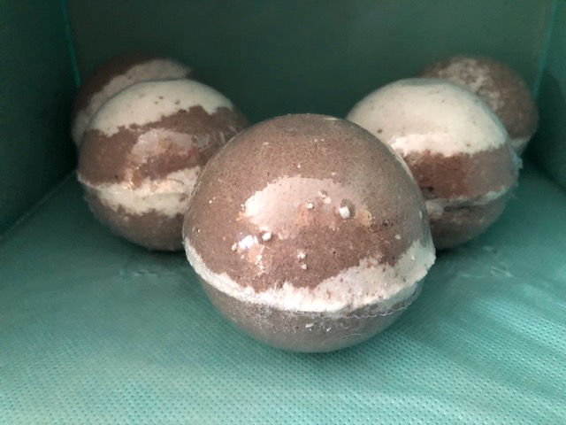 Root Beer Float Foaming and Fizzing Bath Bomb - Lg (classic)