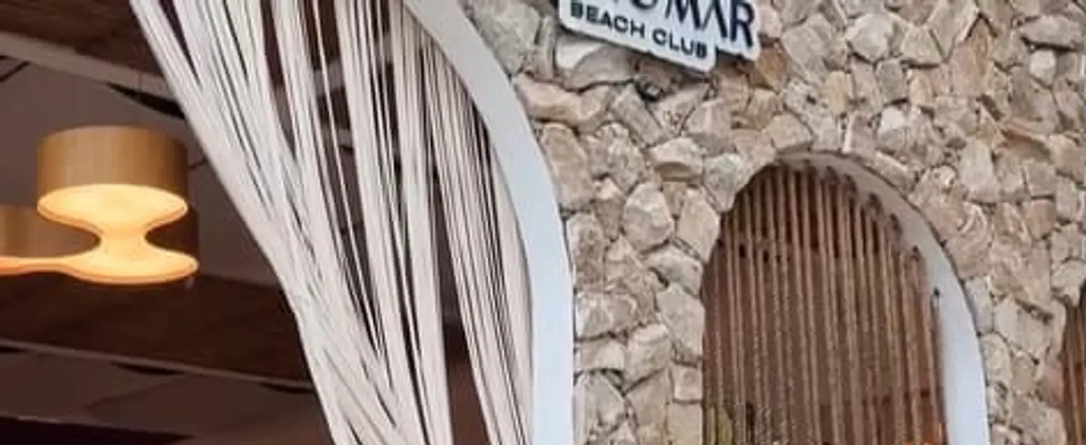 Iberomar Beach Club: experiência à beira-mar em Morro