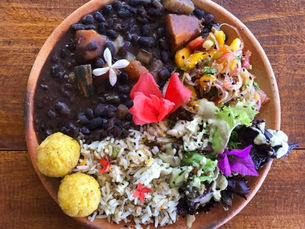 Feijoada vegana em Morro de São Paulo