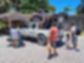 Veículo 4x4 se preparando para ir de Morro de São Paulo até o extremo sul da ilha.