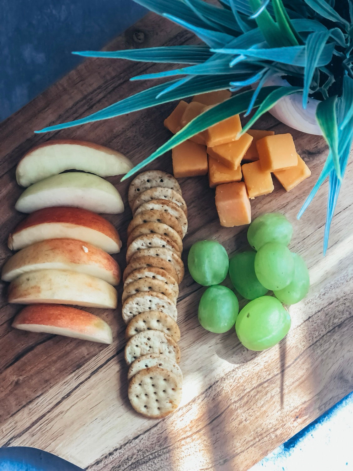 SNACK PACK: Cheese, Apples, Grapes & Crackers