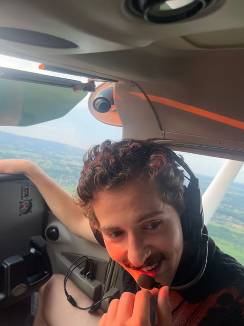 Samy Kramer inside the cockpit of a C172