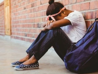 Suicídio de menina de 13 anos reacende debate sobre bullying na França