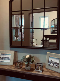 Eingangsbereich mit Komode und Spiegel