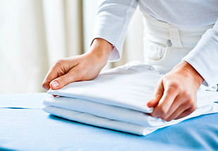 Plier les vêtements repassés