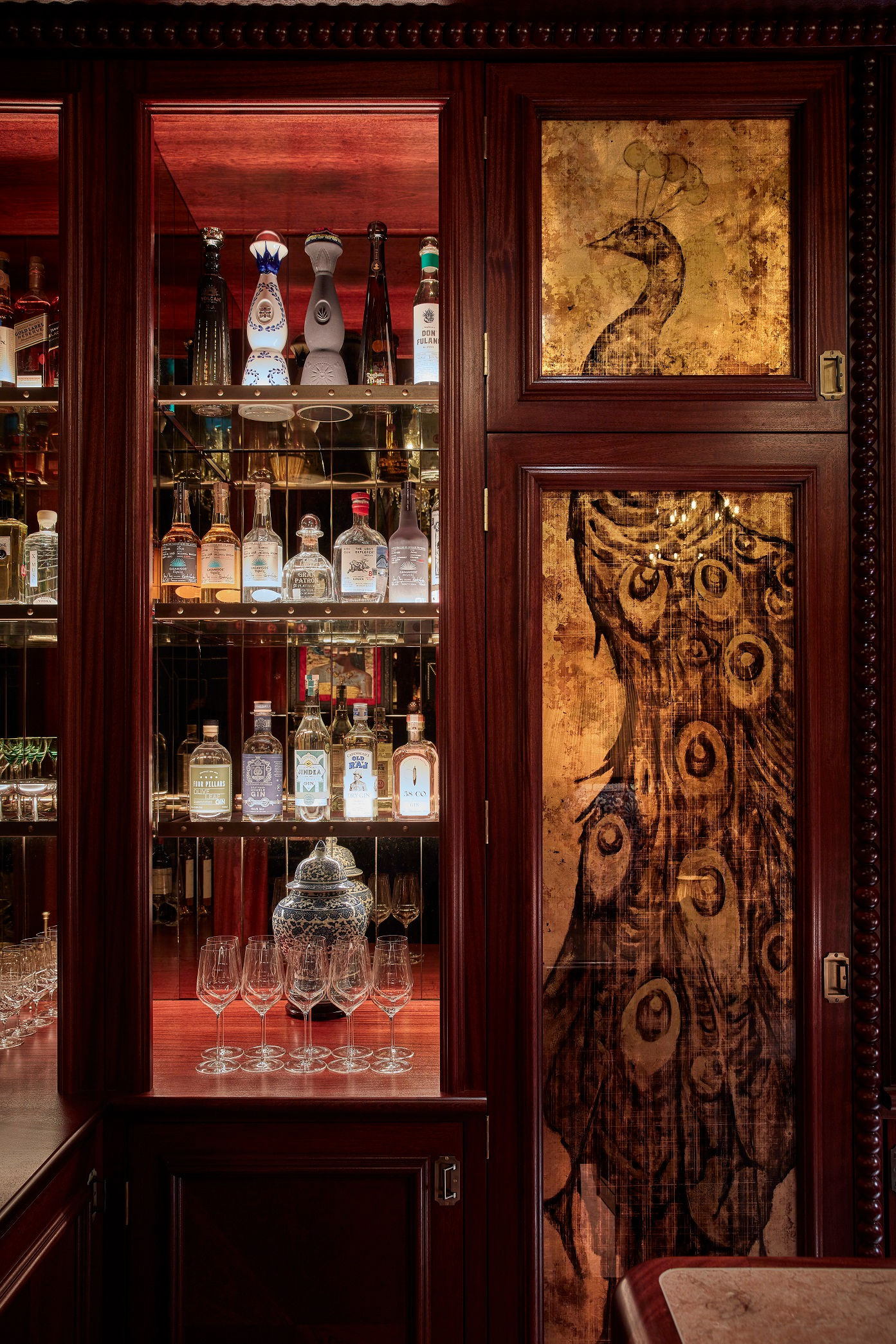 Verre eglomise panels